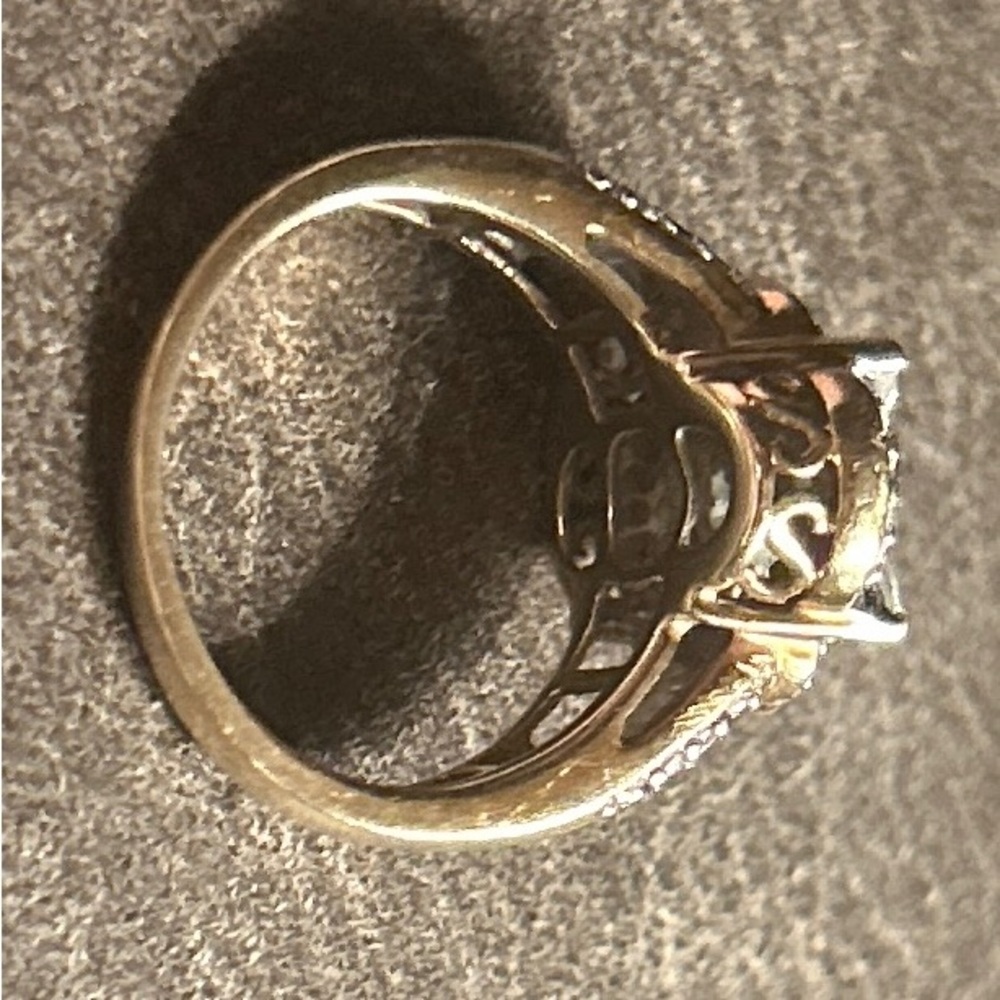 Elegant Diamond Statement Ring - Picture 10 of 16